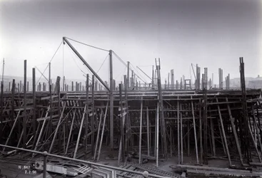 Der eisbrechende Zugfähren-Dampfer SS Baikal im Rahmen während des Baus durch Sir W.G. Armstrong Mitchell und Co. Ltd., in der Low Walker Werft, Newcastle upon Tyne, 1896, Yard Nr. 647